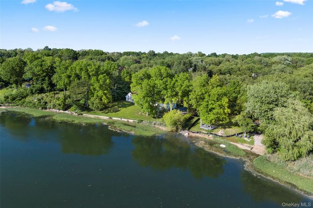 7 Gun Path, Setauket, NY 11733