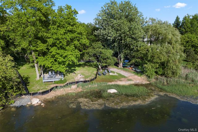 7 Gun Path, Setauket, NY 11733
