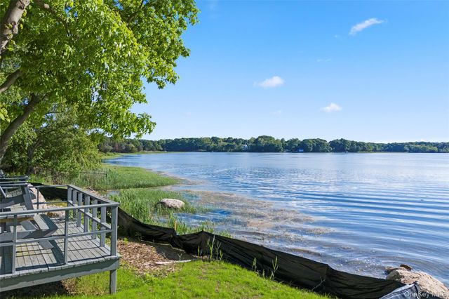 7 Gun Path, Setauket, NY 11733