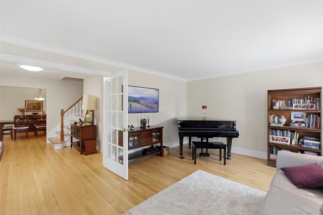 7 Gun Path, Setauket, NY 11733