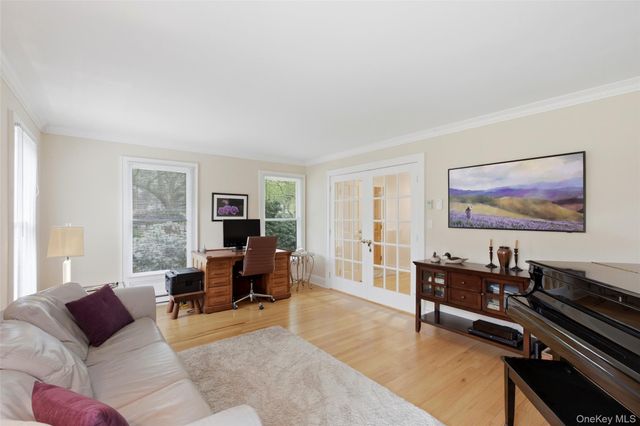 7 Gun Path, Setauket, NY 11733