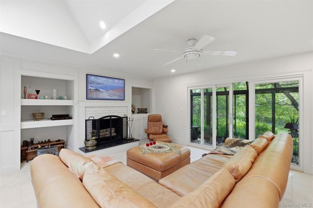 7 Gun Path, Setauket, NY 11733