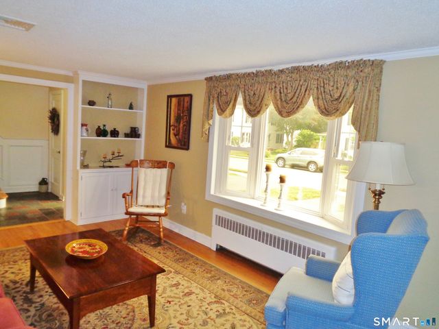 22 Scarborough Road, Manchester, CT 06040