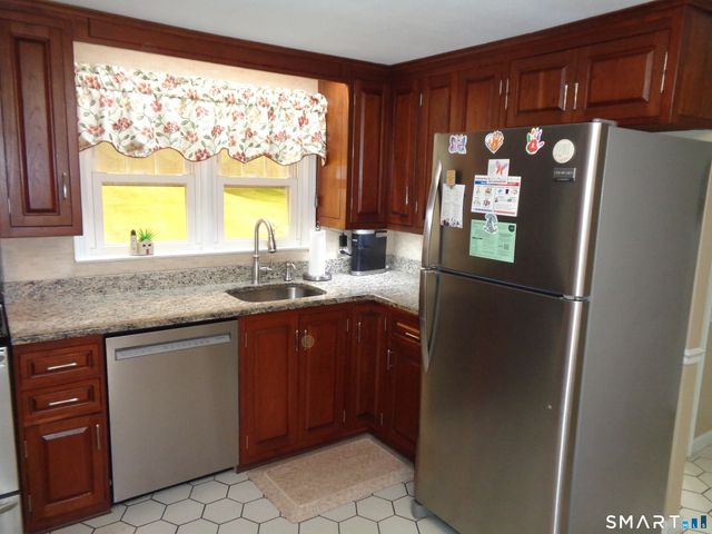 22 Scarborough Road, Manchester, CT 06040