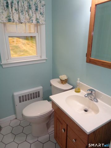 22 Scarborough Road, Manchester, CT 06040