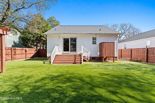 107 NW 16th Street, Oak Island, NC 28465