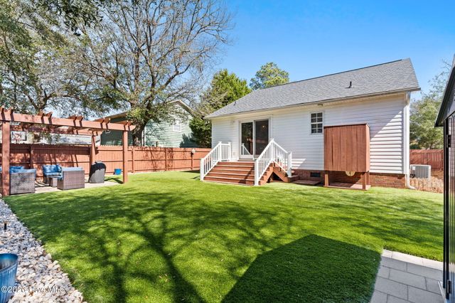 107 NW 16th Street, Oak Island, NC 28465