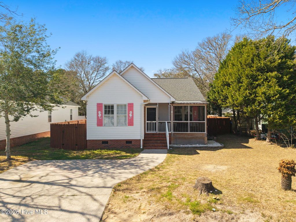 107 NW 16th Street, Oak Island, NC 28465