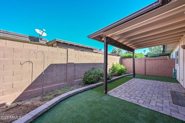 2532 E BLUEFIELD Avenue, Phoenix, AZ 85032