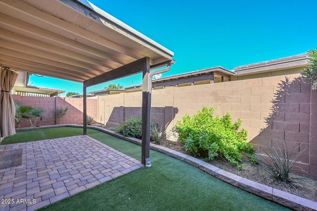 2532 E BLUEFIELD Avenue, Phoenix, AZ 85032