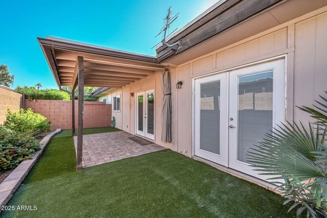 2532 E BLUEFIELD Avenue, Phoenix, AZ 85032