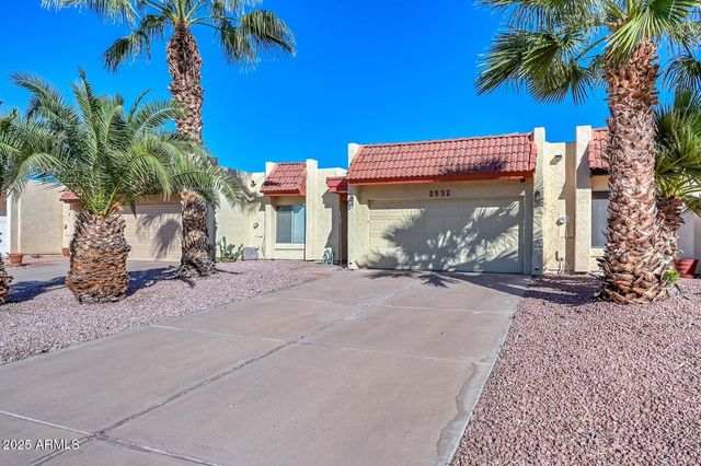 2532 E BLUEFIELD Avenue, Phoenix, AZ 85032