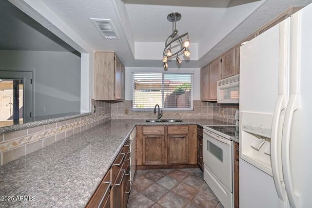 2532 E BLUEFIELD Avenue, Phoenix, AZ 85032