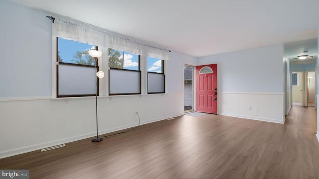 717 LONGSTRETH RD, Warminster, PA 18974