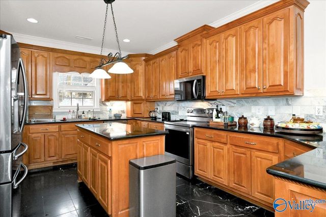 4017 Saddlehorn Bend SW, Decatur, AL 35603