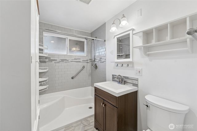 1413 S 276th Place, Des Moines, WA 98198