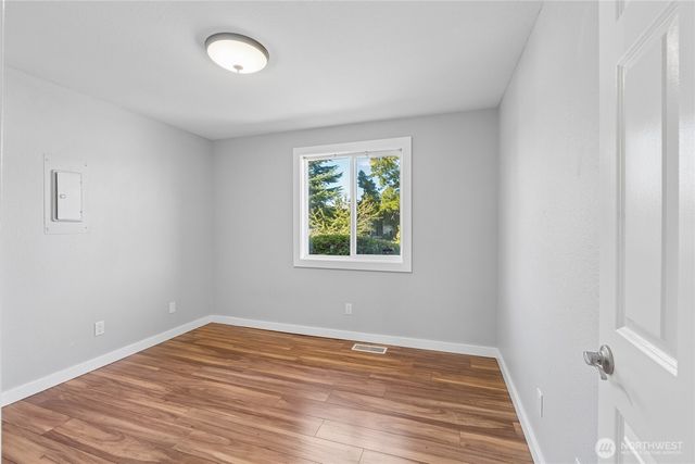 1413 S 276th Place, Des Moines, WA 98198