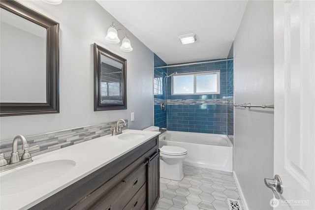 1413 S 276th Place, Des Moines, WA 98198
