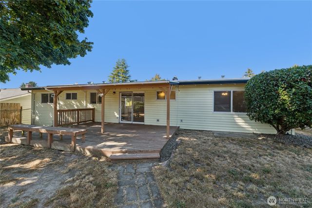 1413 S 276th Place, Des Moines, WA 98198