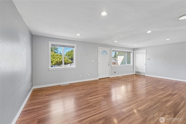1413 S 276th Place, Des Moines, WA 98198
