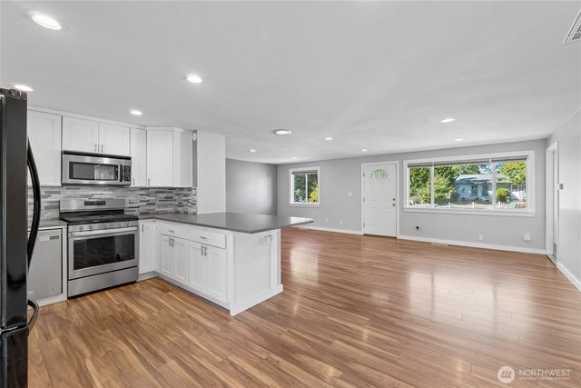 1413 S 276th Place, Des Moines, WA 98198