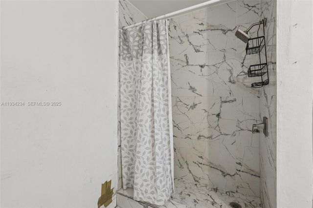 6040 SW 32nd St, Miramar, FL 33023