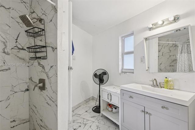 6040 SW 32nd St, Miramar, FL 33023