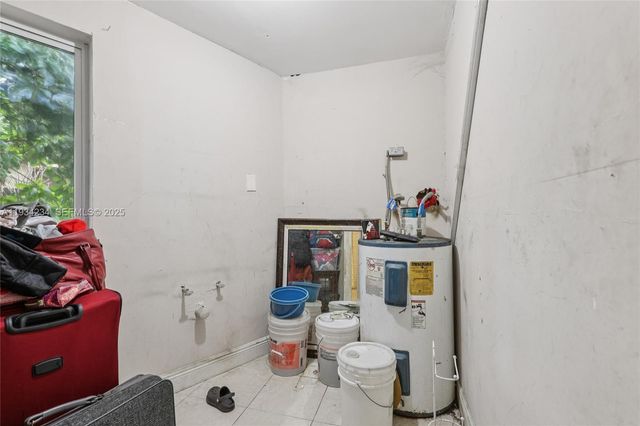 6040 SW 32nd St, Miramar, FL 33023