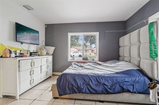 6040 SW 32nd St, Miramar, FL 33023