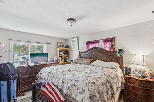 6040 SW 32nd St, Miramar, FL 33023