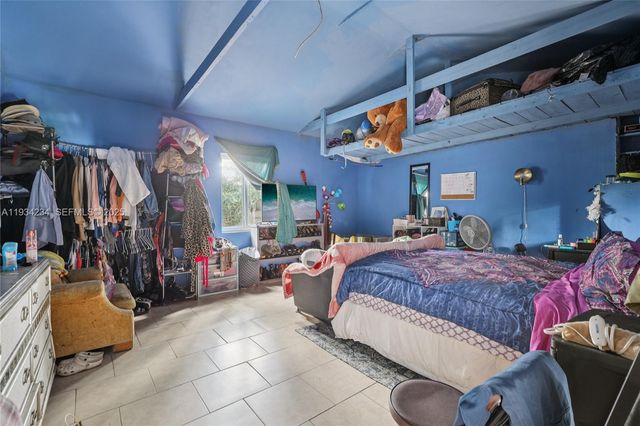 6040 SW 32nd St, Miramar, FL 33023