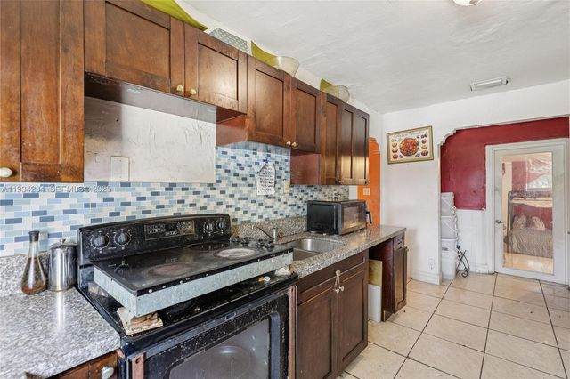 6040 SW 32nd St, Miramar, FL 33023