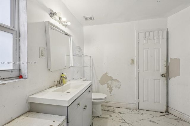 6040 SW 32nd St, Miramar, FL 33023