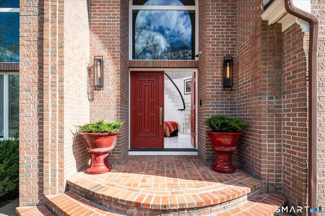 215 South Lake Drive, Stamford, CT 06903