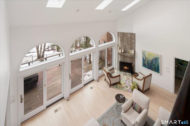 215 South Lake Drive, Stamford, CT 06903