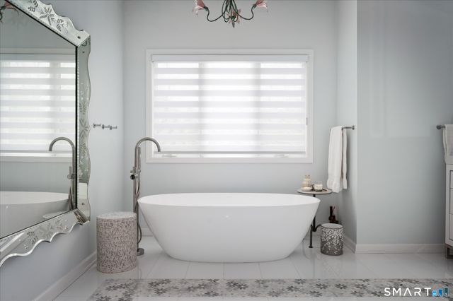 215 South Lake Drive, Stamford, CT 06903