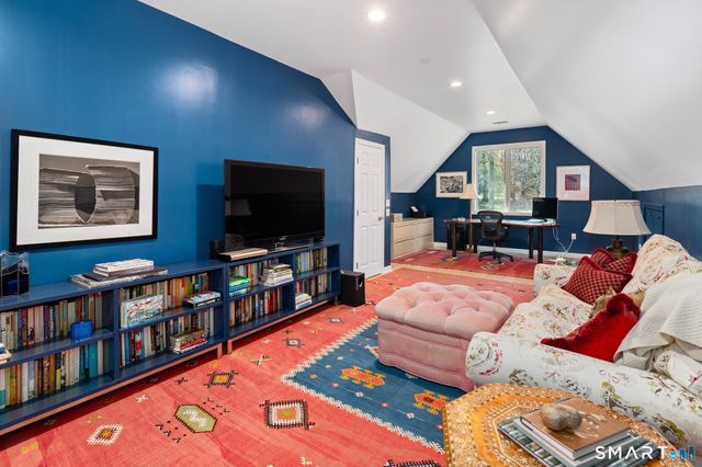 215 South Lake Drive, Stamford, CT 06903