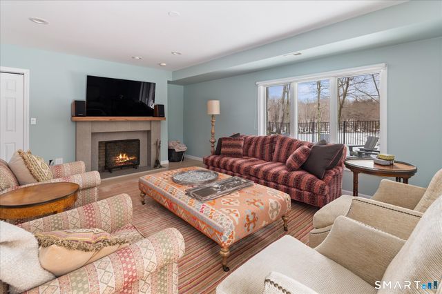 215 South Lake Drive, Stamford, CT 06903