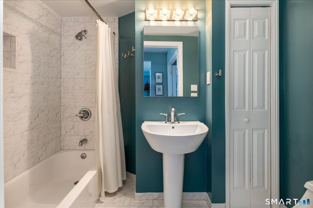 215 South Lake Drive, Stamford, CT 06903