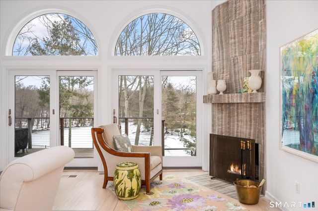 215 South Lake Drive, Stamford, CT 06903