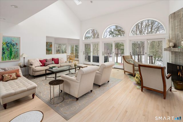 215 South Lake Drive, Stamford, CT 06903