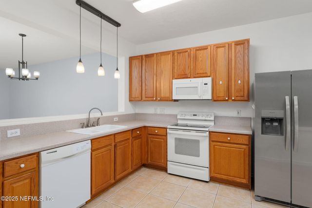 7506 RED CRANE Lane, Jacksonville, FL 32256