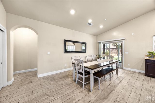 9128 Oak Garden Lane, Shafter, CA 93263