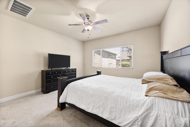 9128 Oak Garden Lane, Shafter, CA 93263