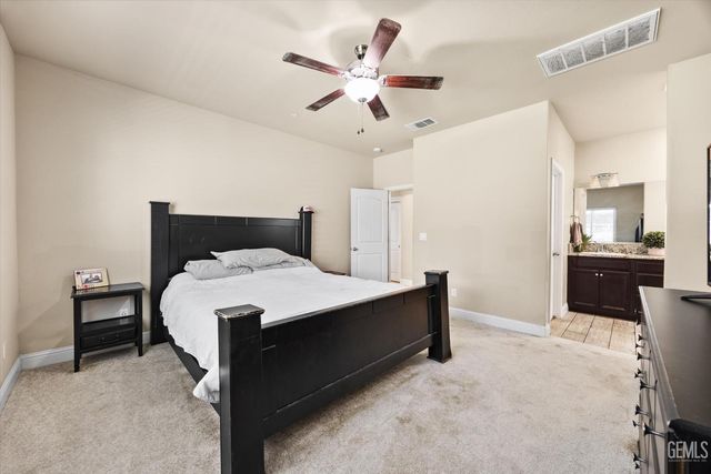 9128 Oak Garden Lane, Shafter, CA 93263