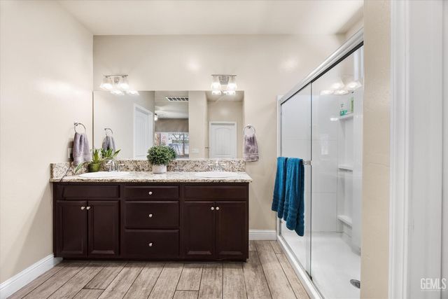 9128 Oak Garden Lane, Shafter, CA 93263