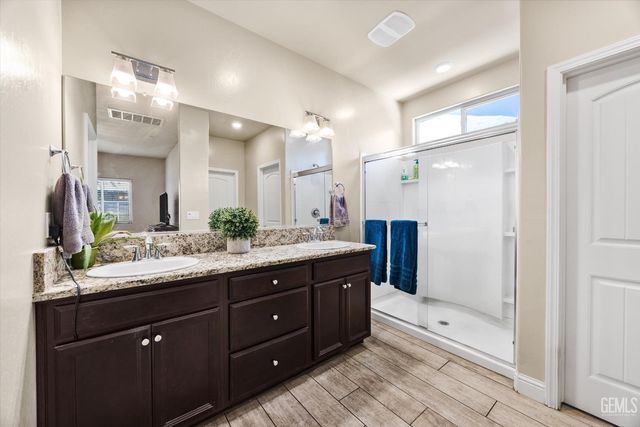 9128 Oak Garden Lane, Shafter, CA 93263