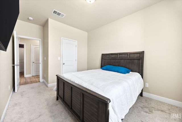 9128 Oak Garden Lane, Shafter, CA 93263