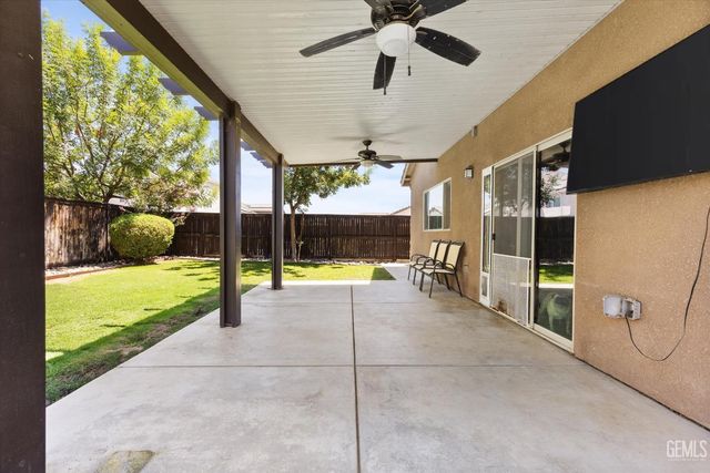 9128 Oak Garden Lane, Shafter, CA 93263