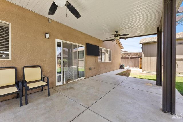9128 Oak Garden Lane, Shafter, CA 93263